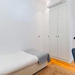 Urban Haven A 2br Modern Retreat
