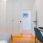Urban Haven A 2br Modern Retreat Lejlighed Lisboa