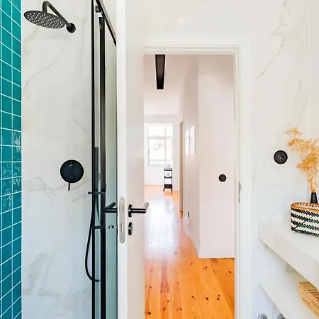 Urban Haven A 2br Modern Retreat Лиссабон
