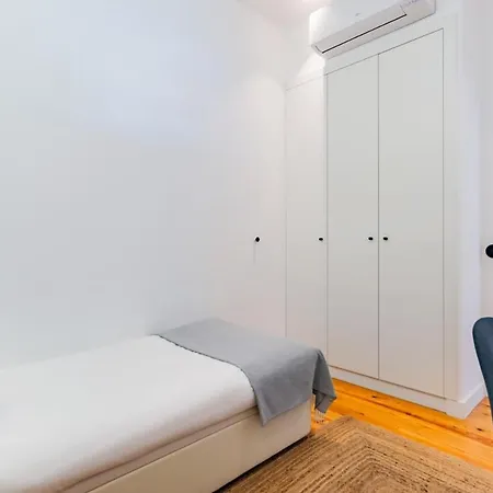 Apartment Urban Haven A 2br Modern Retreat Lisbon