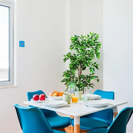 Urban Haven A 2br Modern Retreat