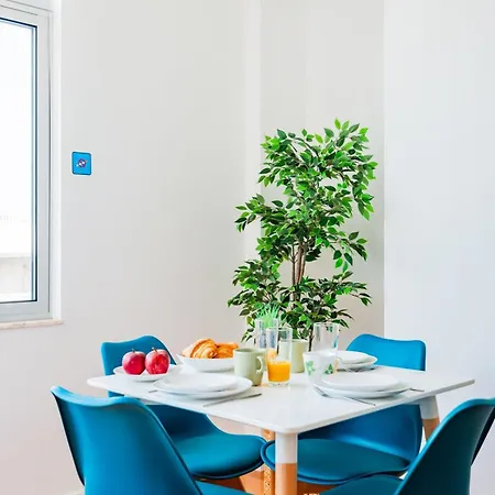 Urban Haven A 2br Modern Retreat