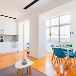 Urban Haven A 2br Modern Retreat Appartamento Lisbona
